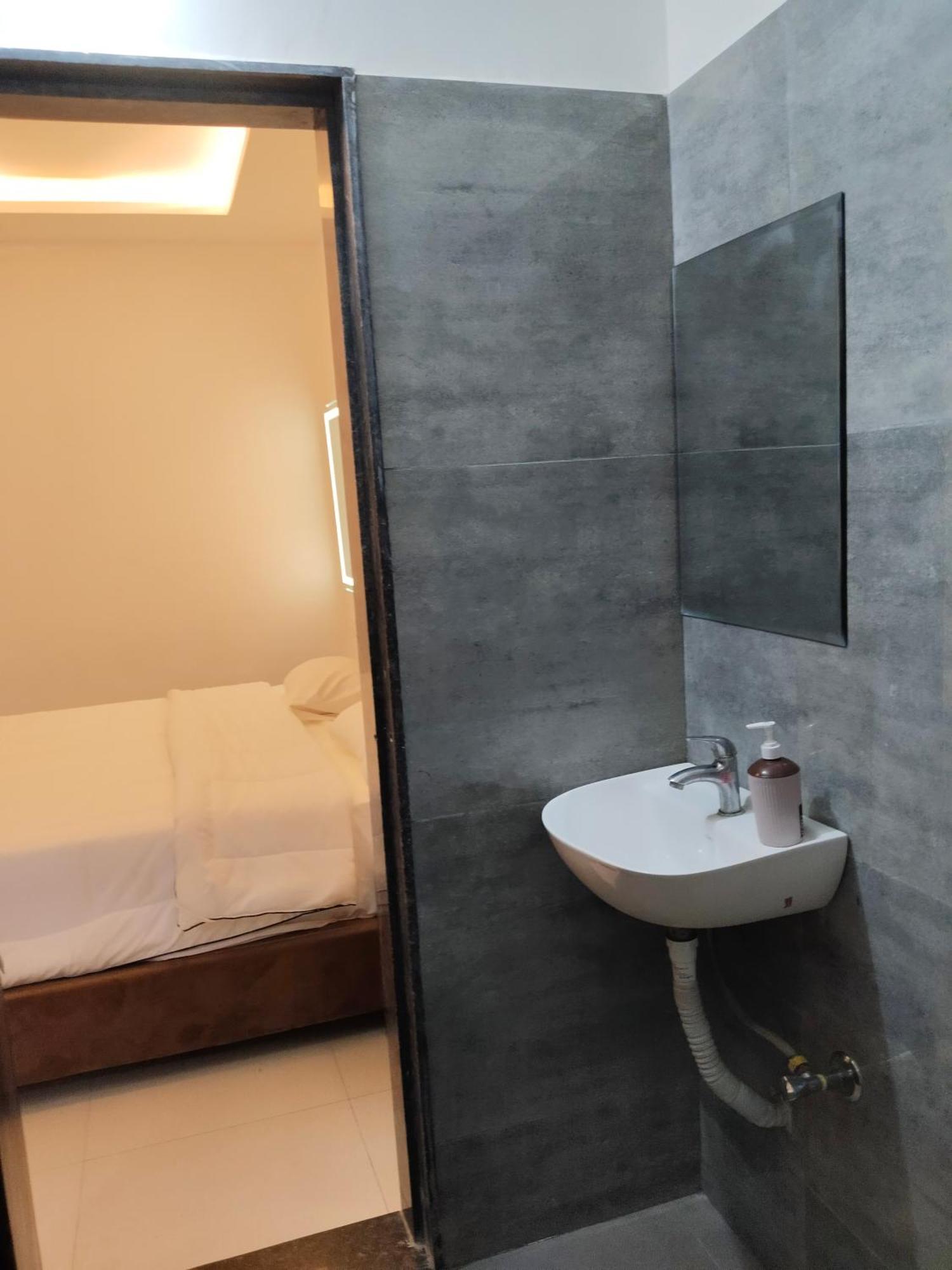 Hotel Kiwi Inn Vijaynagar Scheme 78 Indore Exterior photo