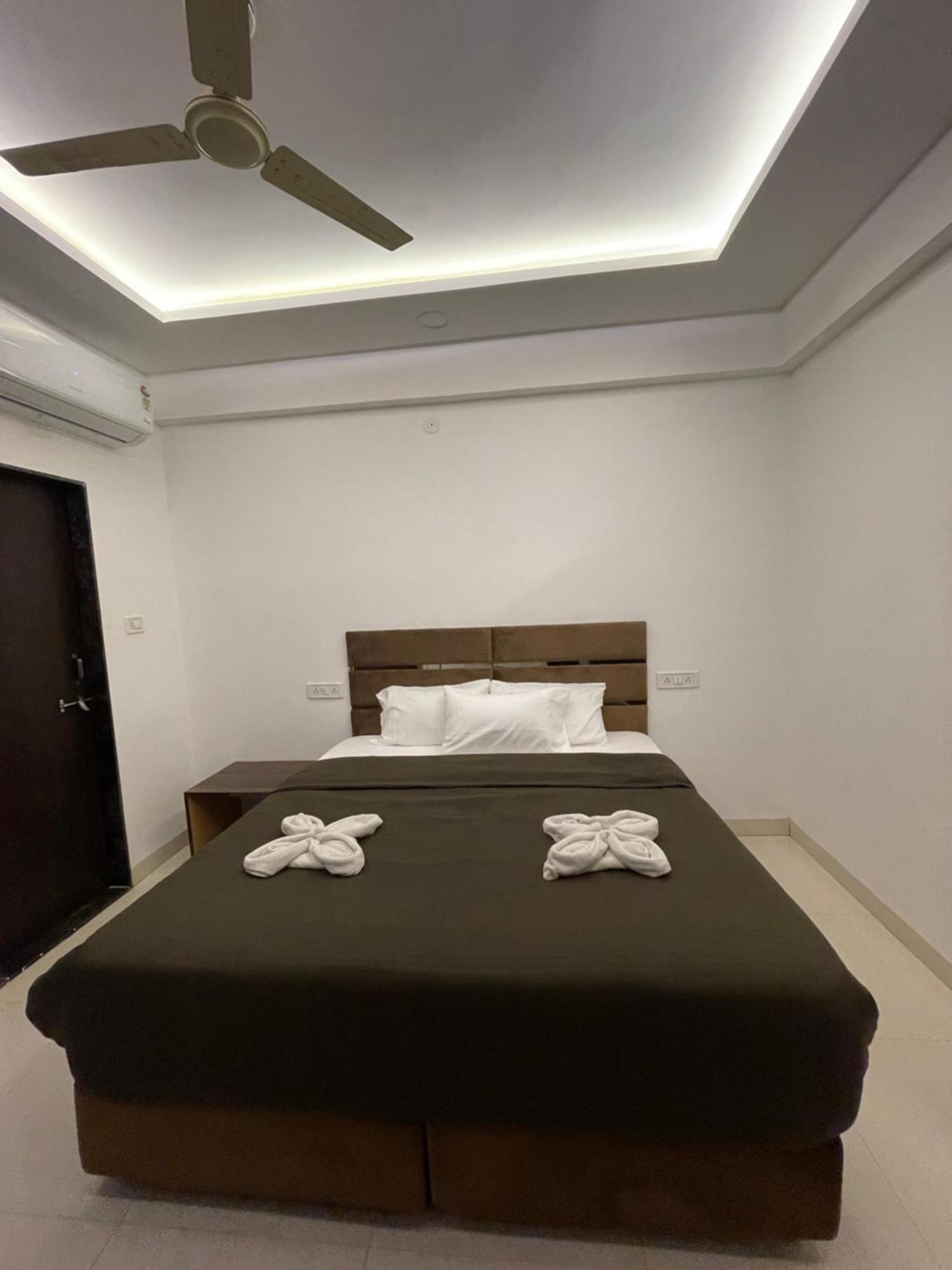 Hotel Kiwi Inn Vijaynagar Scheme 78 Indore Exterior photo